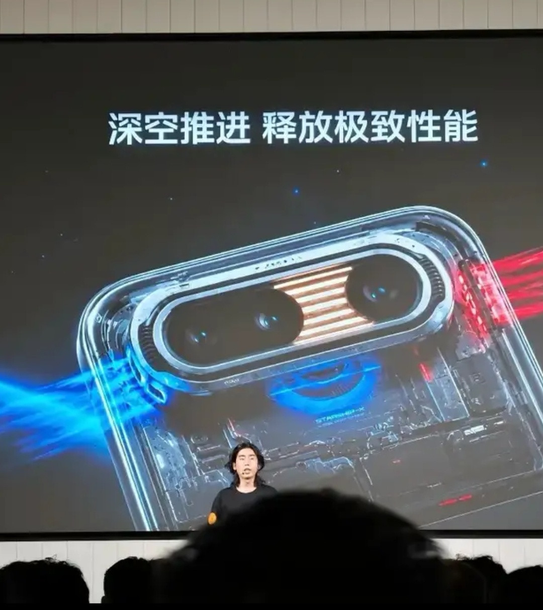 iQOOX概念机！极限触控响应4800Hz瞬时触控采样率，操控延迟降至极限！评论区240Hz动态刷新