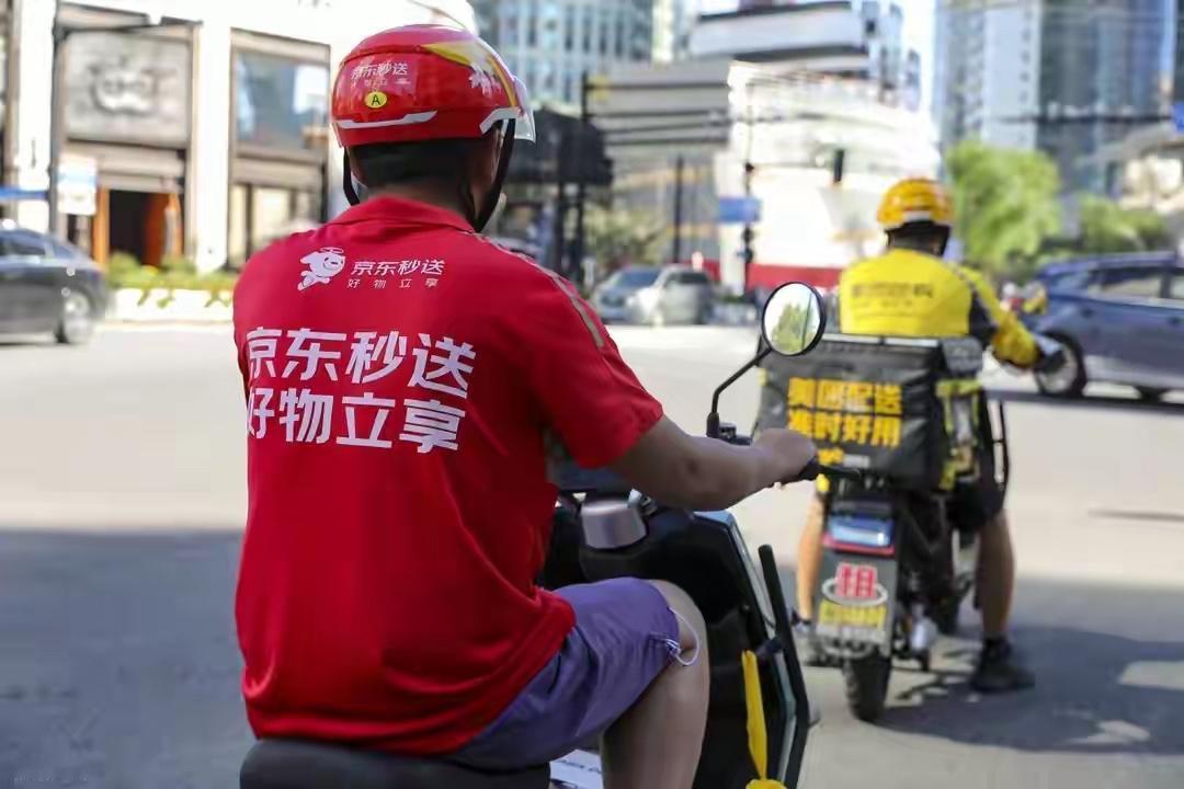 快递员扶老人被索赔92万！京东全程法务援助，终审判决大快人心！太解气了！全网