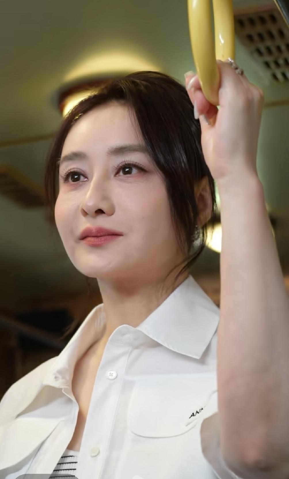 法拉利老了还是法拉利！52岁的陈德容依旧惊艳众人，我们这一代人都在慢慢老去，可为