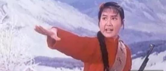1988年，“小常宝”齐淑芳带领30名演员留美不归，背叛祖国抛弃丈夫，并恶狠狠对