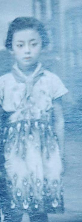 今天是敬爱的周总理逝世五十周年。我家那位翻出了她八岁时，他的父亲乔某去上海参加