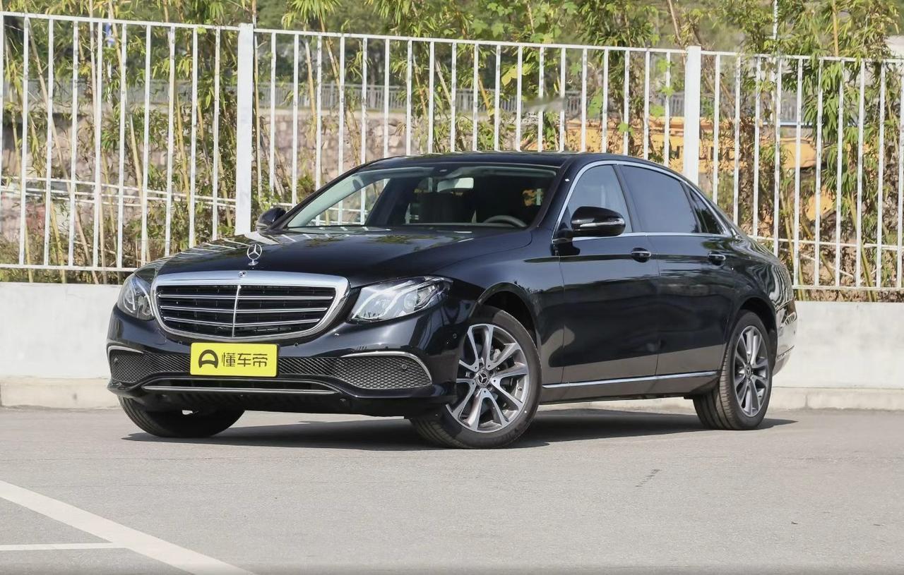 作为豪华中大型轿车的标杆之一，二手奔驰E级确实让很多人“又爱又怕”——爱它的气场