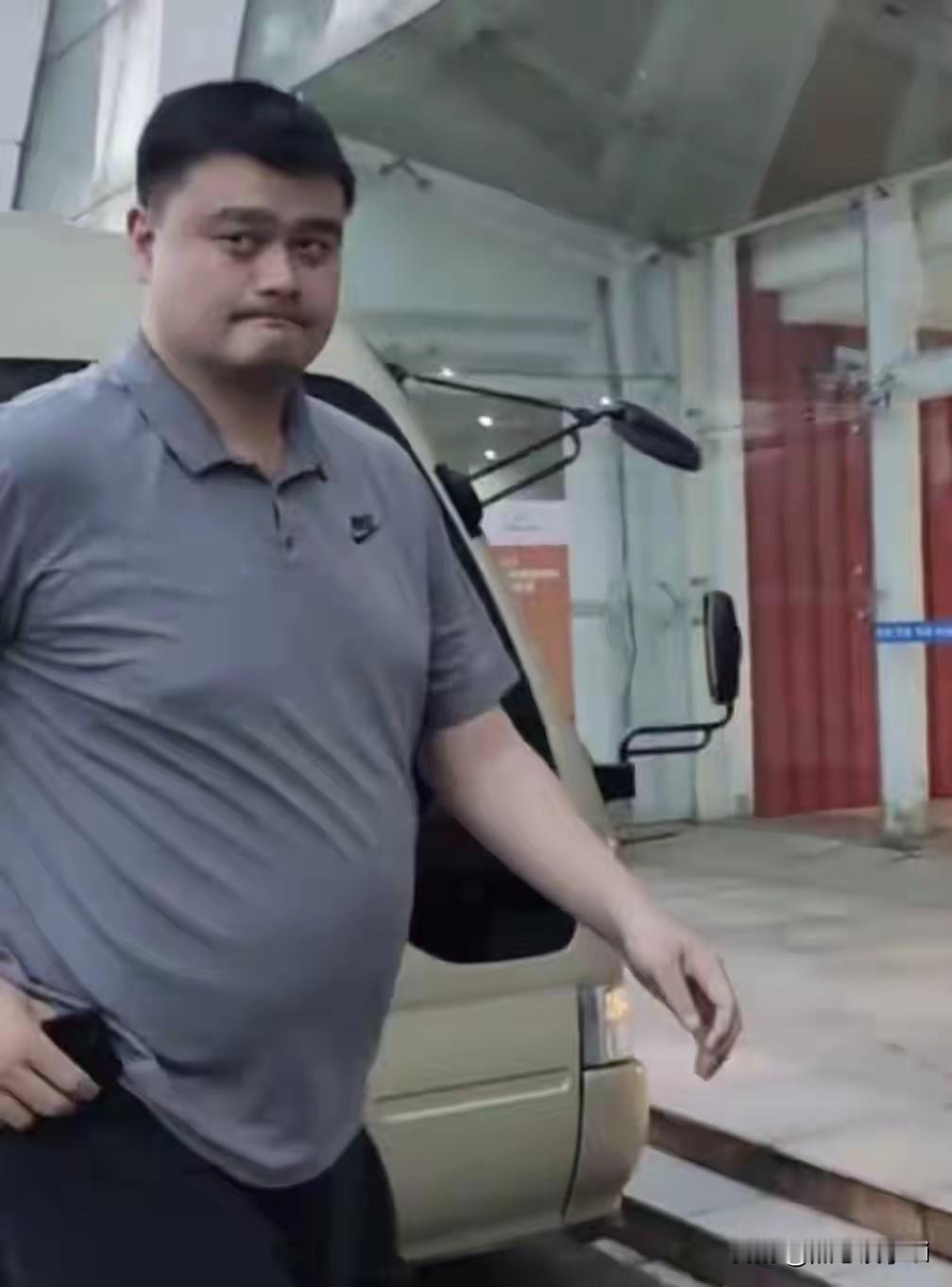 姚明说，没有读过书就有差距，你看我那时候走的是体校，天天在训练，然后到国外打球。