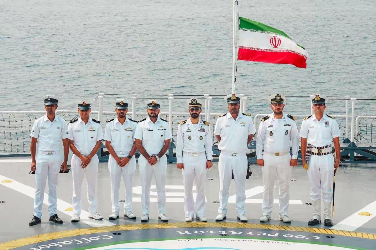 印度网友愤怒了，面对伊朗“达纳”号护卫舰被击沉，指责美以不应该击沉这艘护卫舰。