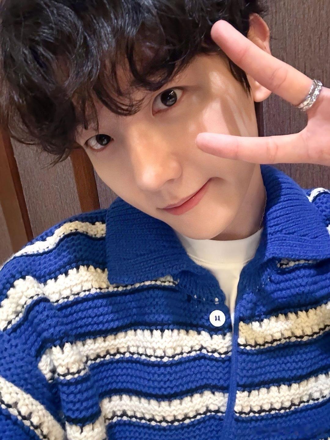 边伯贤自拍｜完全就是小狗！！！