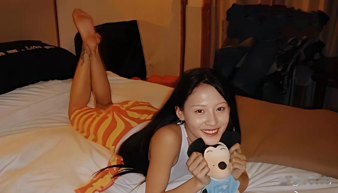 张柏芝当年为了拍无极，剃了原生眉，化了这种眉毛，看着跟大如的好像，看来这种眉毛都