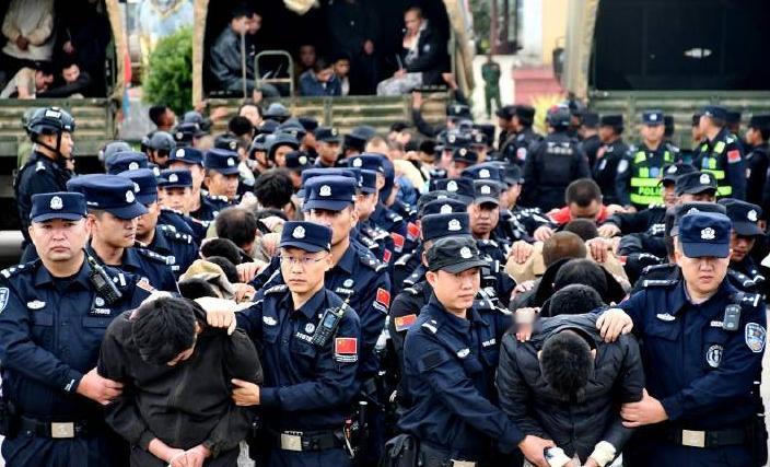 中国人容易被电诈盯上是有原因的，一位越南人告诉我：一个14亿人口的大国，几乎没黑