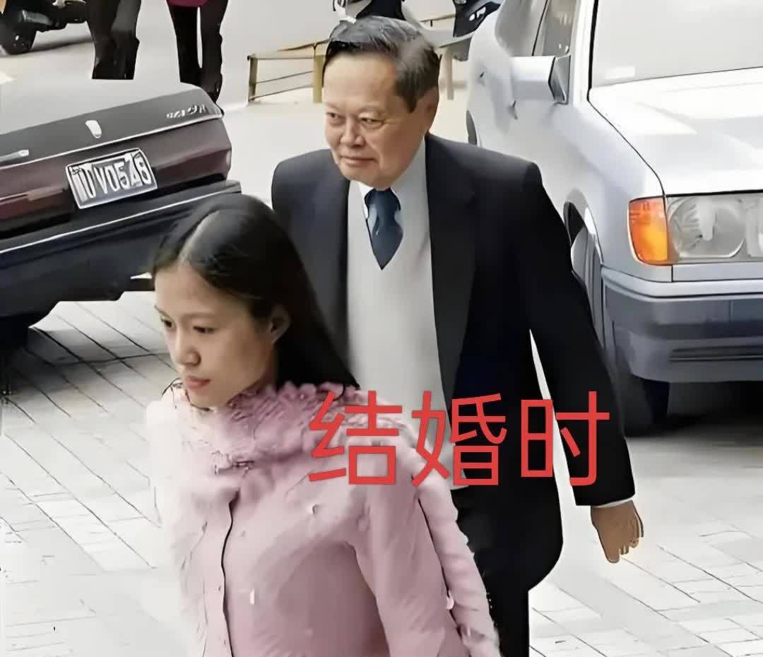别再议论翁帆了，每次看到她，都忍不住心疼。结婚前，她满脸都是青春活力，整个人元气
