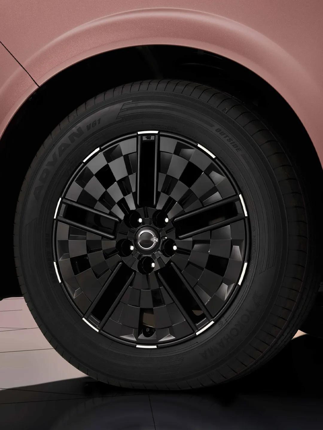 最近日产在东京车展上发布第四代旗舰MPV——2026款日产Elgrand。新车搭