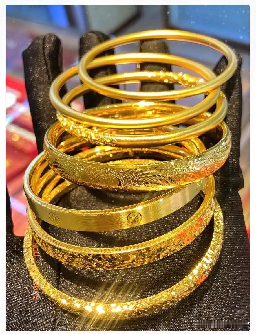 一觉醒来，金价变天了，不是因为黄金涨到1295，而是……现在大量的人跑去