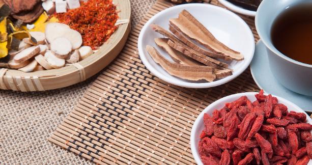 肾精长期耗损十余年，身体会出现哪些变化？很多朋友年纪轻轻伤精十多