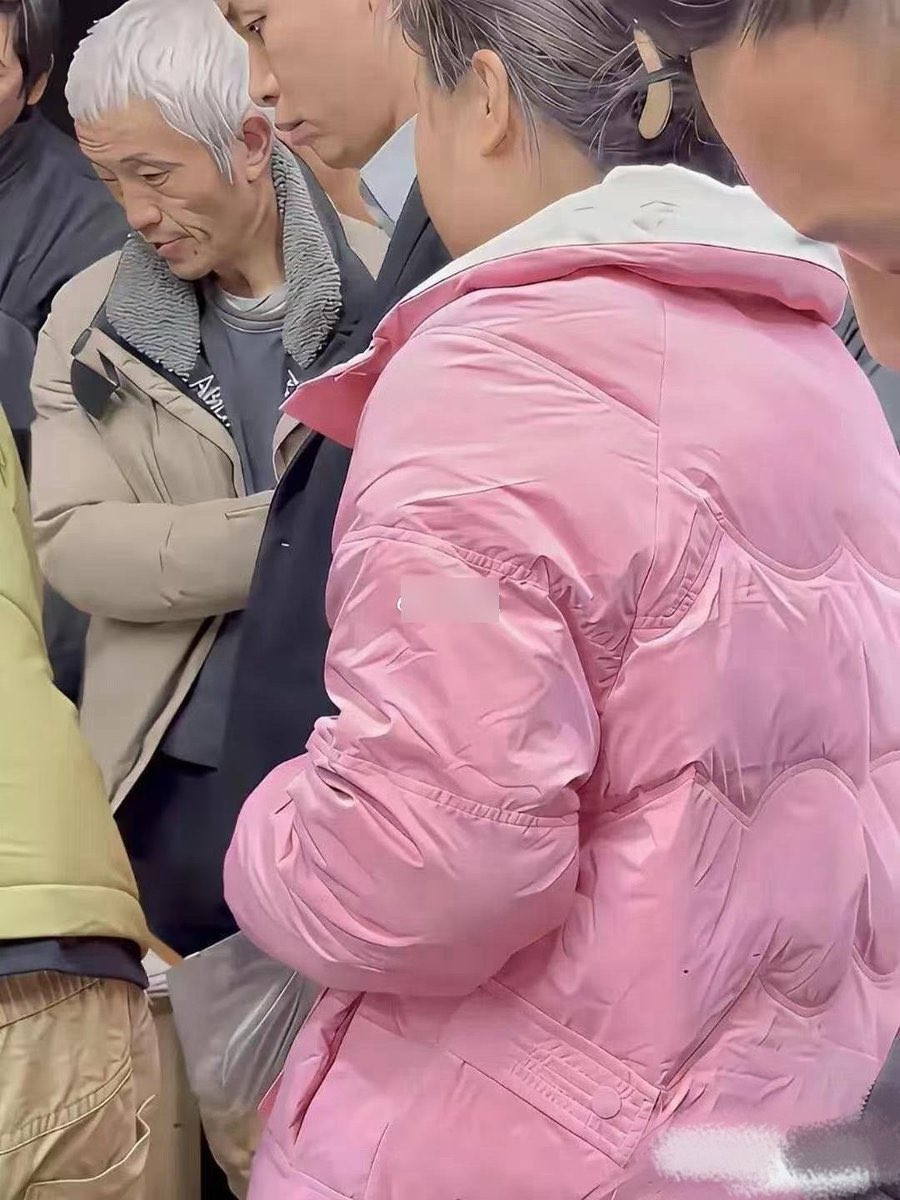 那烟头烫的吧？​​​