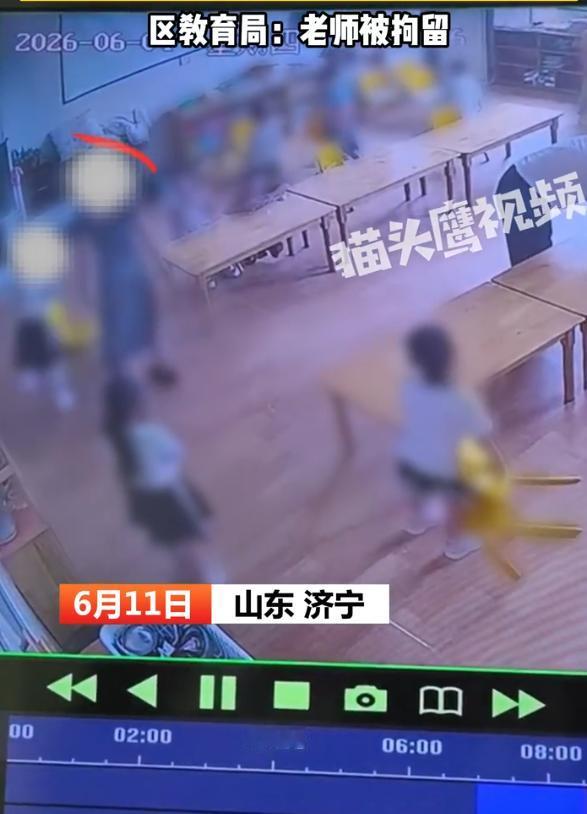 山东，一幼儿园内，一名女幼师当着所有孩子的面，狠狠扇了一名6岁女童两巴掌，直接扇