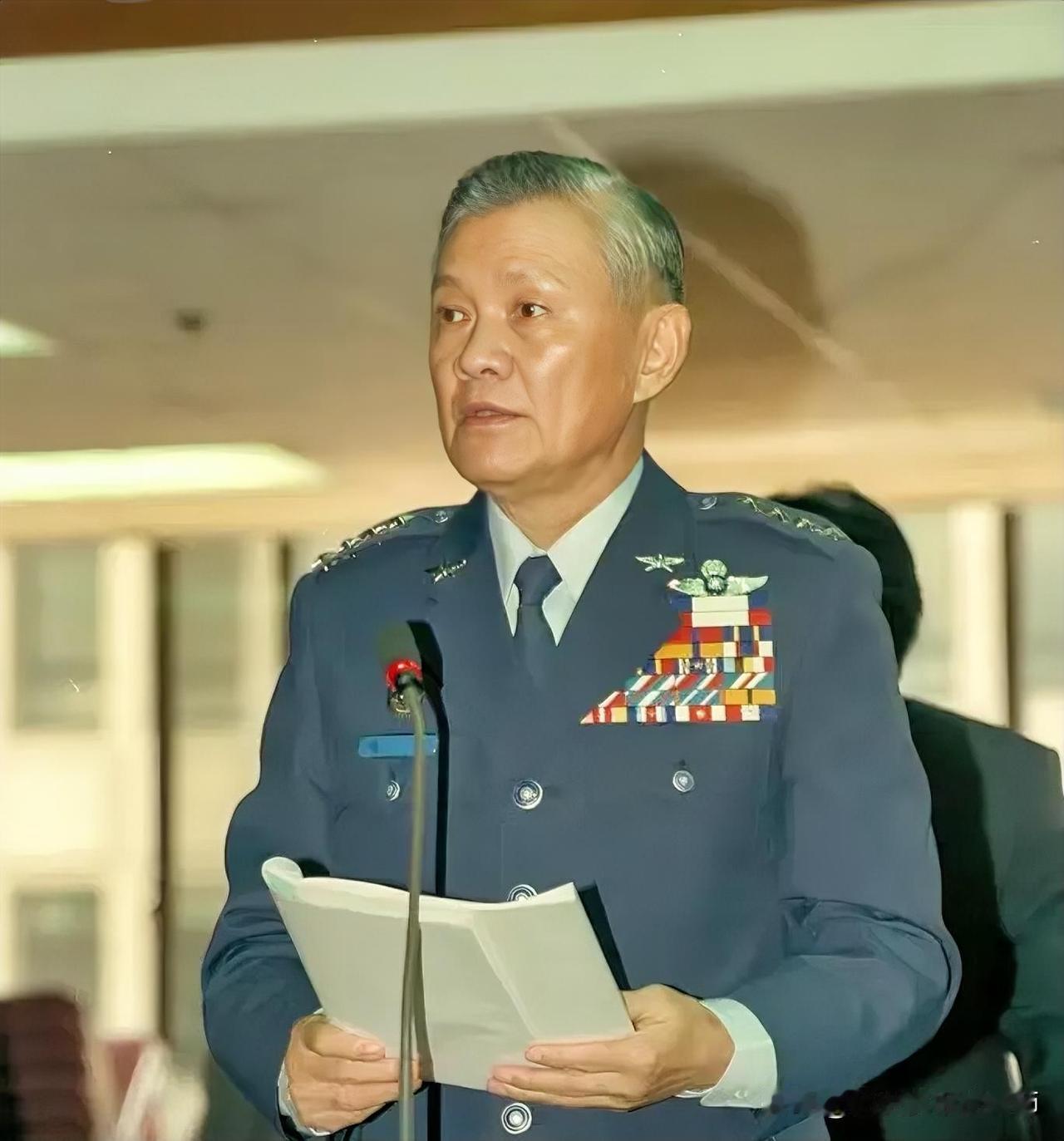 2010年7月21日，台空军一级上将、前行政机构负责人、台军前参谋总长、前空军总