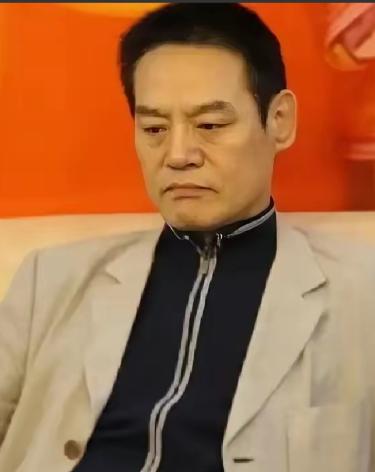 2002年，演员巍子把儿子王紫逸送到国外去留学，没想到儿子三天两头向巍子要钱，巍