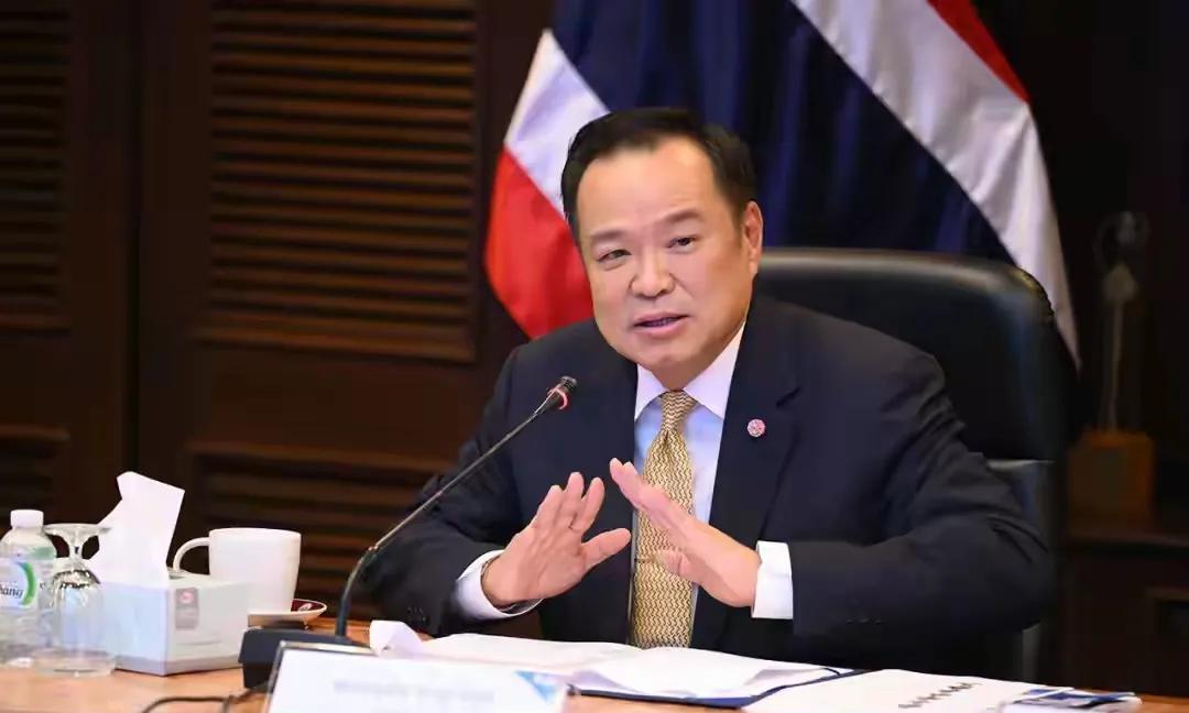 阿努廷或在寻找新盟友了！19日，泰国新总理阿努廷透露，他曾与前总理阿披实共进午