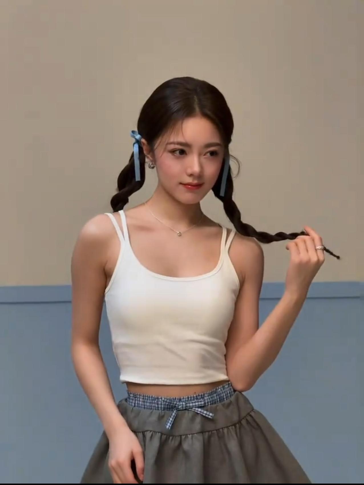 邻家有女初长成，祝大家新年快乐！！[红包][红包]赵今麦