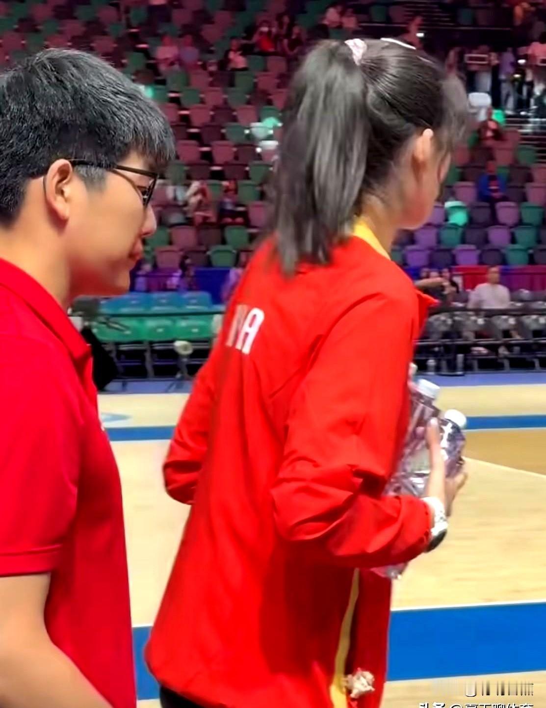 中国女排目前急需要解决的问题：还是缺少像李盈莹这样一锤定音的核心进攻人，要是昨晚