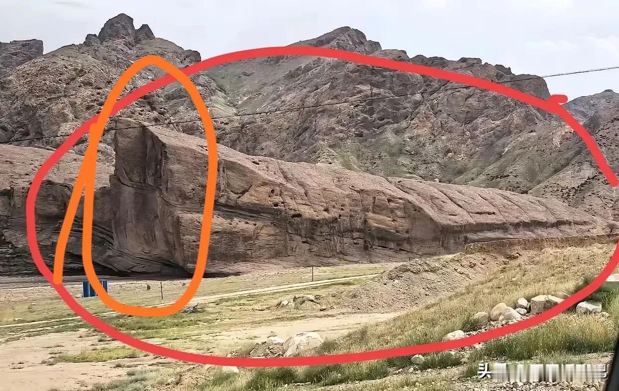 这是内地这几家在西藏游玩，露宿遇难的地方棺材山，看看这外部特征，真的太形象