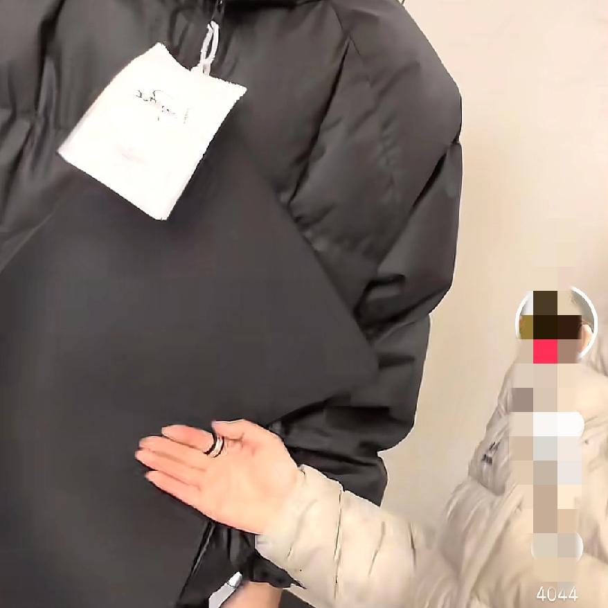 谁懂啊！现在不卷衣服开始卷吊牌了？这个鼠标垫吊牌，真的惊呆了我的眼睛，一件黑