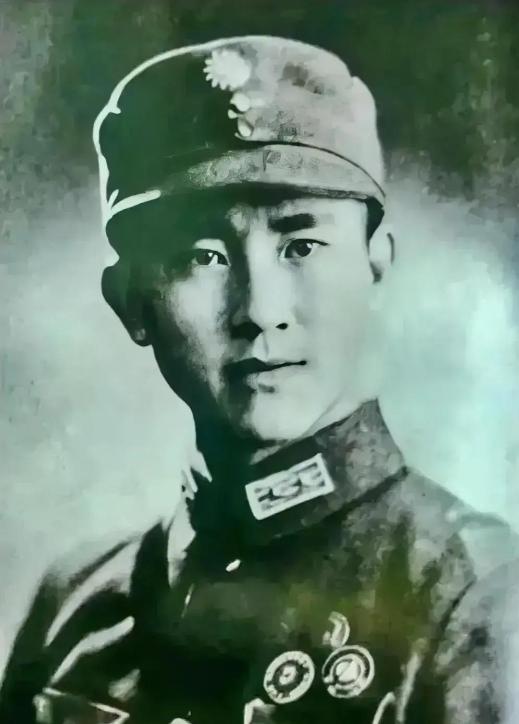 1934年，王天木和手下逛窑子，却不想手下失手打死了人，哪知此事却惊动了蒋介石，