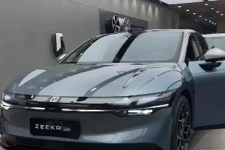极氪这销量榜看得我直呼好家伙！7X突然空降榜首，五千多台的数据直接碾压自家老大哥