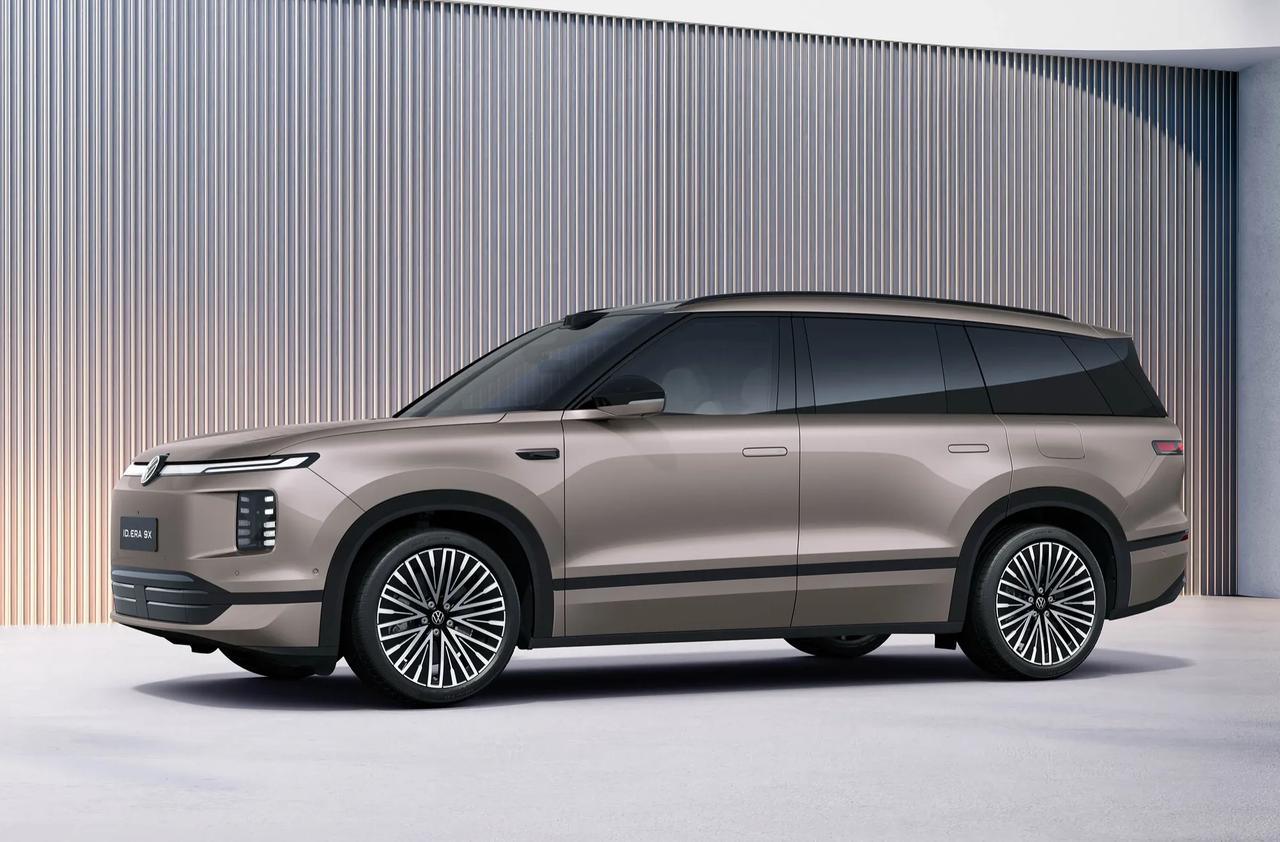 ERA9X预售期间提供“残值租赁”方案——3年后可买断、可退车、可置换。选择退