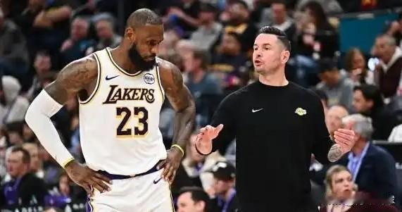 雷迪克谎话连篇啊！赛后，湖人队主教练雷迪克在接受媒体采访时表示最后一个进攻回