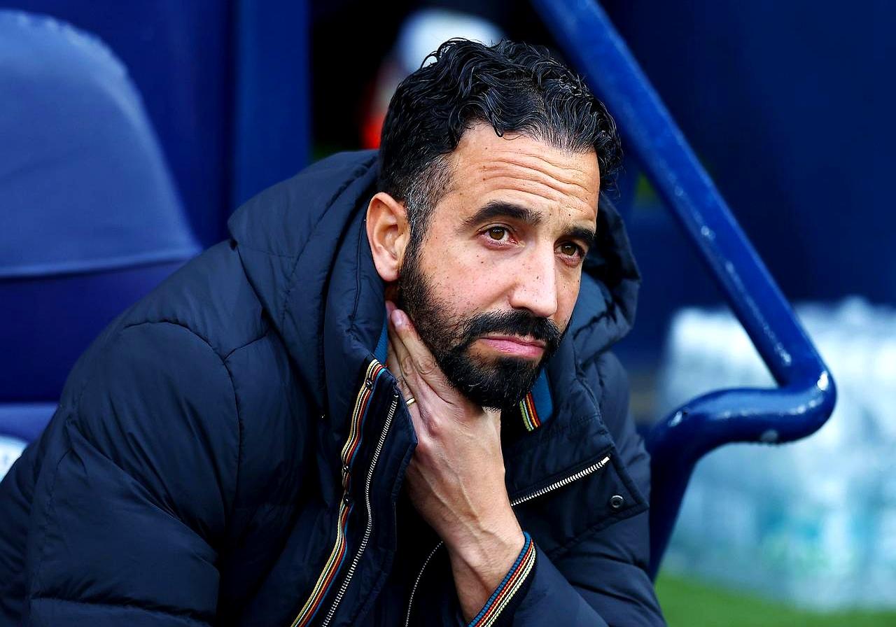 阿莫林的合同是两年半，踢完这赛季还有一年时间。新老板可不想刚来就赶走自己