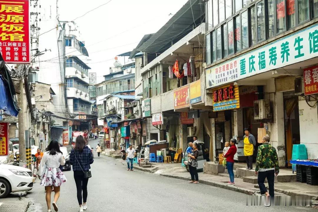 现在有一个有意思的现象：房价虽然用尽了各种办法，但依然在跌，特别是二手房；但房租