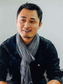 2015年，月薪仅5000元的陈磊，正在挤地铁，突然“叮”一声短信提醒：到账14