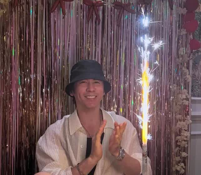 明天7月12日就是钟丽缇老公型男张伦硕43岁生日，性感女神钟丽缇在分享自己祝福老
