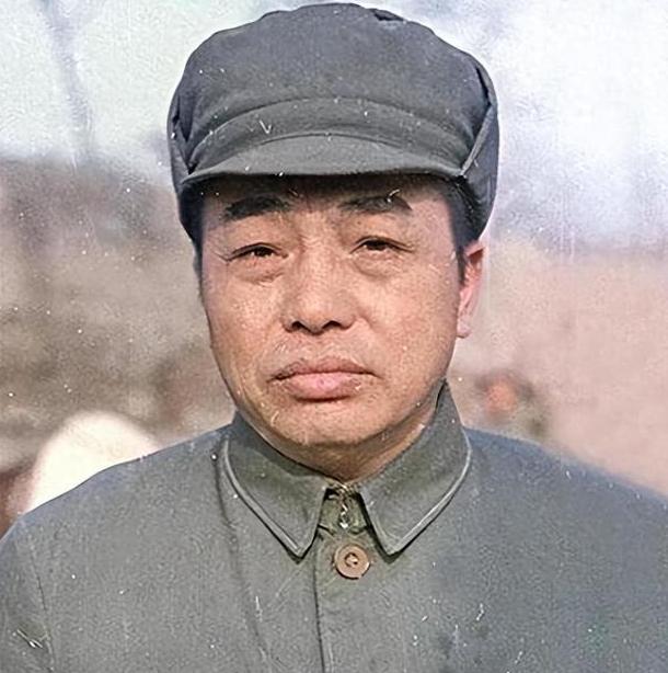 在十大元帅中，彭老总有哪些“唯一”的地方呢？至少有八个。 1935年10月，