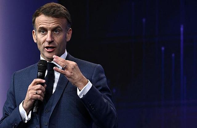 刚刚结束中国访问的法国总统马克龙，几乎是脚刚沾地就立刻翻脸不认账了。他在媒体