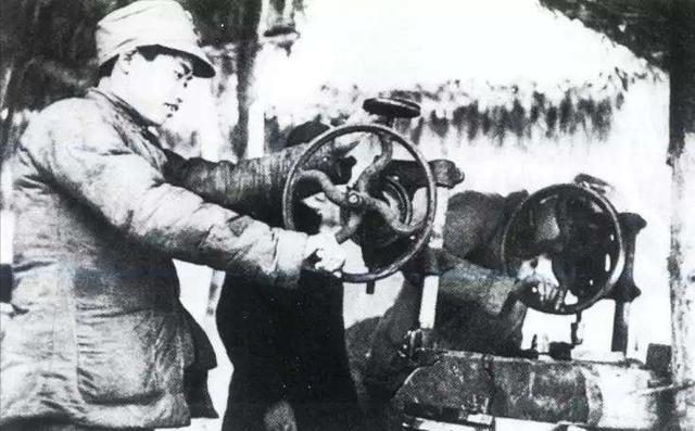 1937年，听闻八路军在平型关痛击日寇的消息，在国民党修械所劳作的刘贵福眼睛一亮
