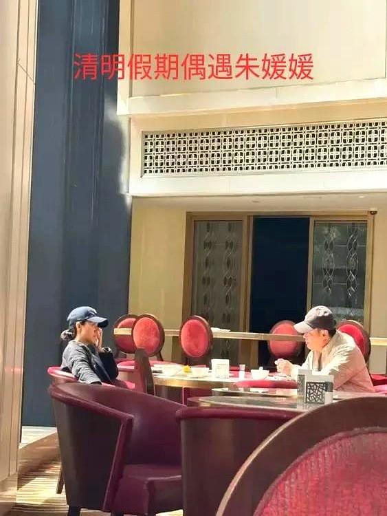 清明假期网友在福州酒店遇朱媛媛夫妻，清明节状态还这么好，这么快就去世了，