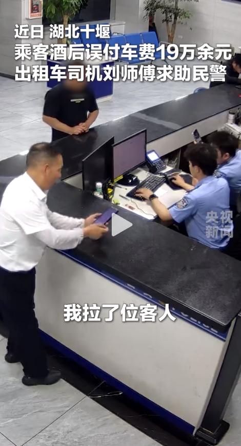 完了！湖北十堰，5月20日深夜，一名男子酒劲刚过，迷迷糊糊打开手机，整个人直接僵