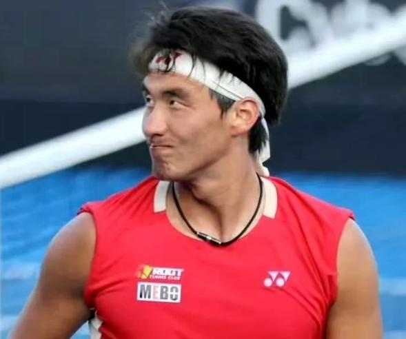 布云朝克特2-0完胜东道主，晋级釜山挑战赛第二轮！北京时间4月13