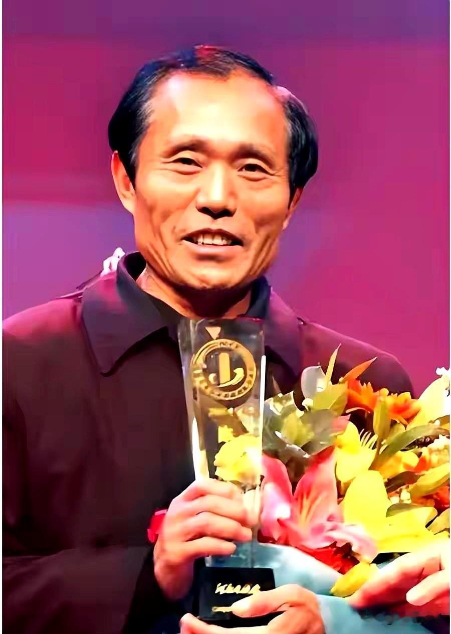 河南西辛庄这事儿，真是越看越让人服气。村里人均不到一亩地，700口人守着600