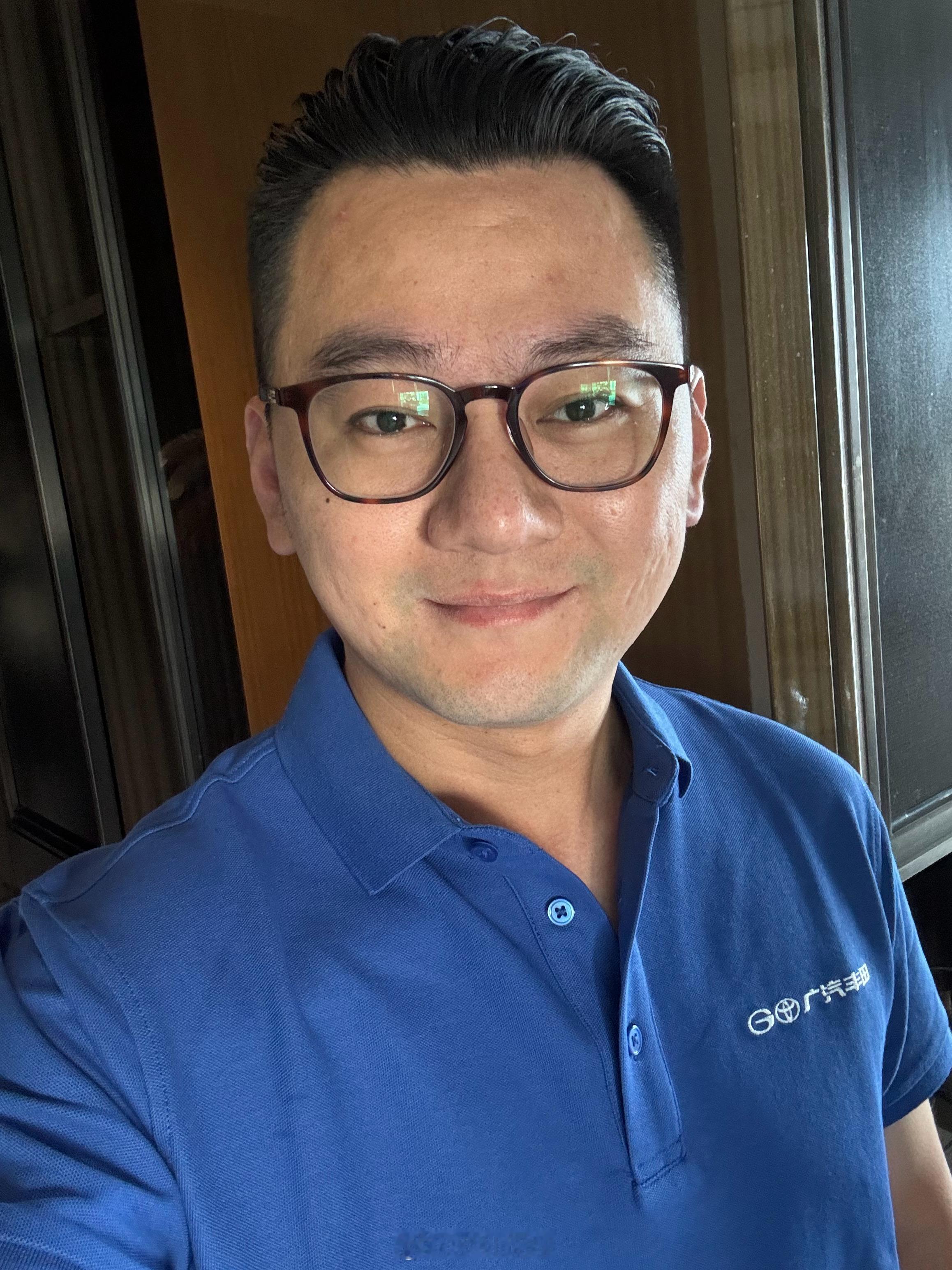 早，广汽丰田科技日，看看今天会秀什么技术肌肉话说这衣服还挺合身的[笑着哭]​