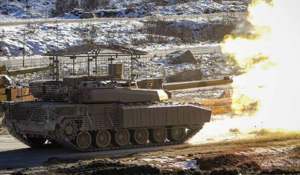 法国勒克莱尔主战坦克进行了新的改进和升级，相关照片公开发布。最大的变化是在炮塔上