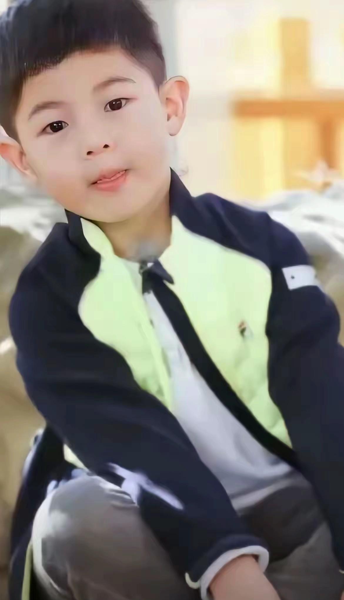 徐州的张女士最近感觉天塌了，4岁的儿子刚上幼儿园半年，原本以为只是性子活泼，直到