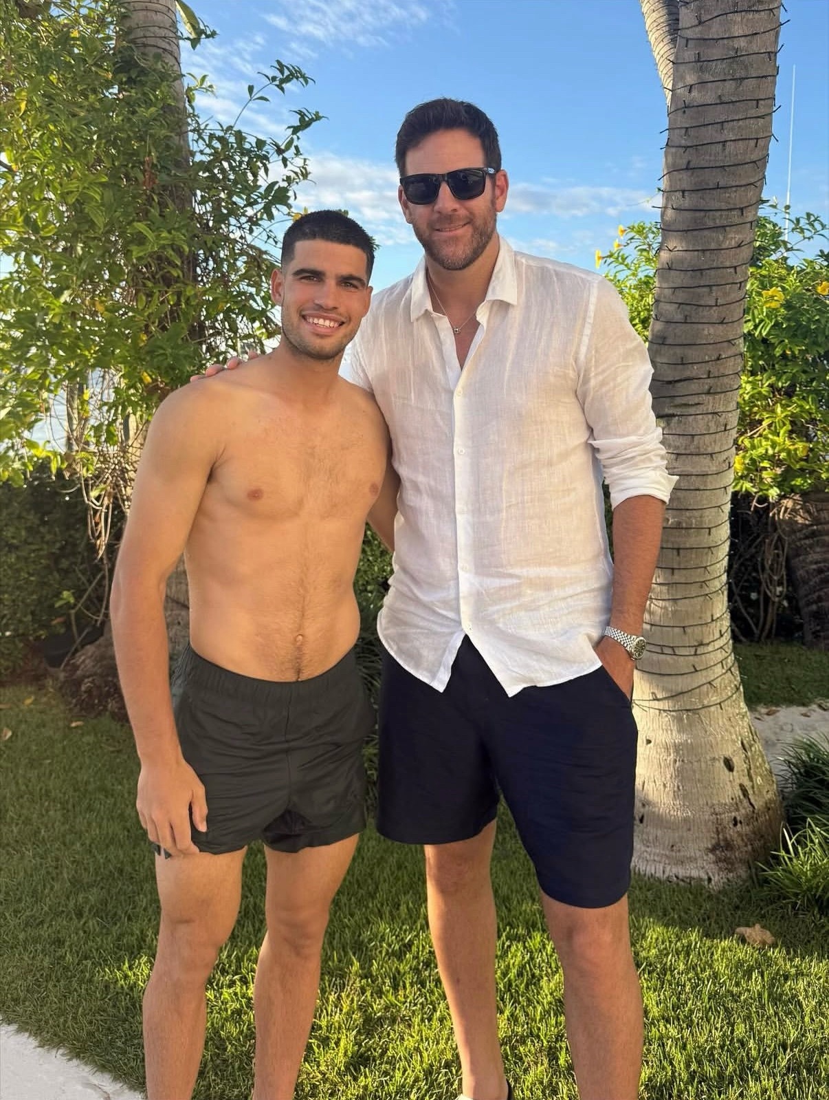 德尔波特罗、阿尔卡拉斯同框，大师兄墨镜一戴还是帅的😎