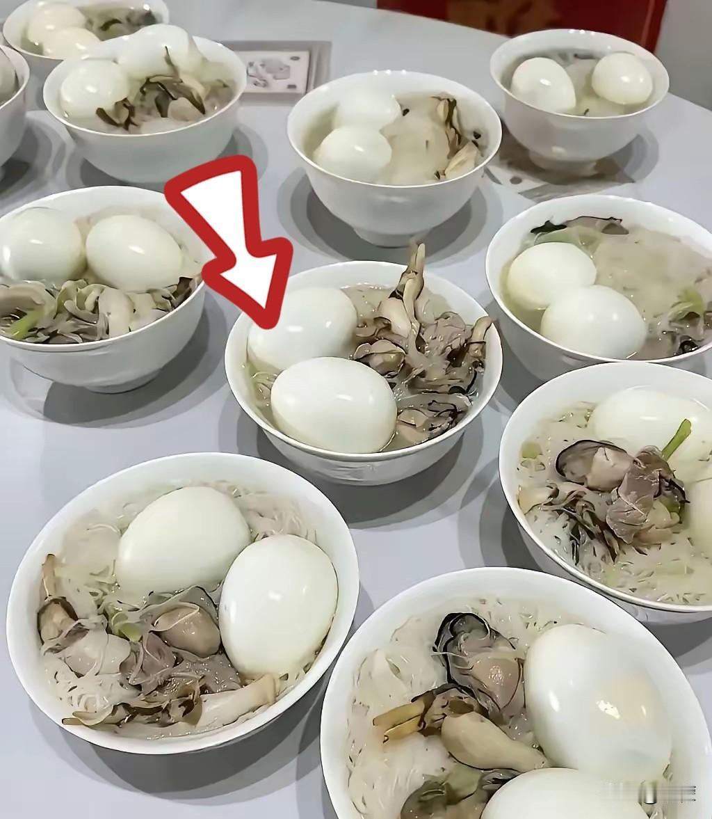 谁见过这样的定婚宴？我外甥女订婚，男方家在农村，我们一到，第一碗端上来的就
