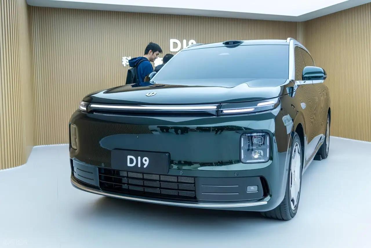 这就是赤裸裸的现实电车1年电费——1500元油车1年油费——10000元