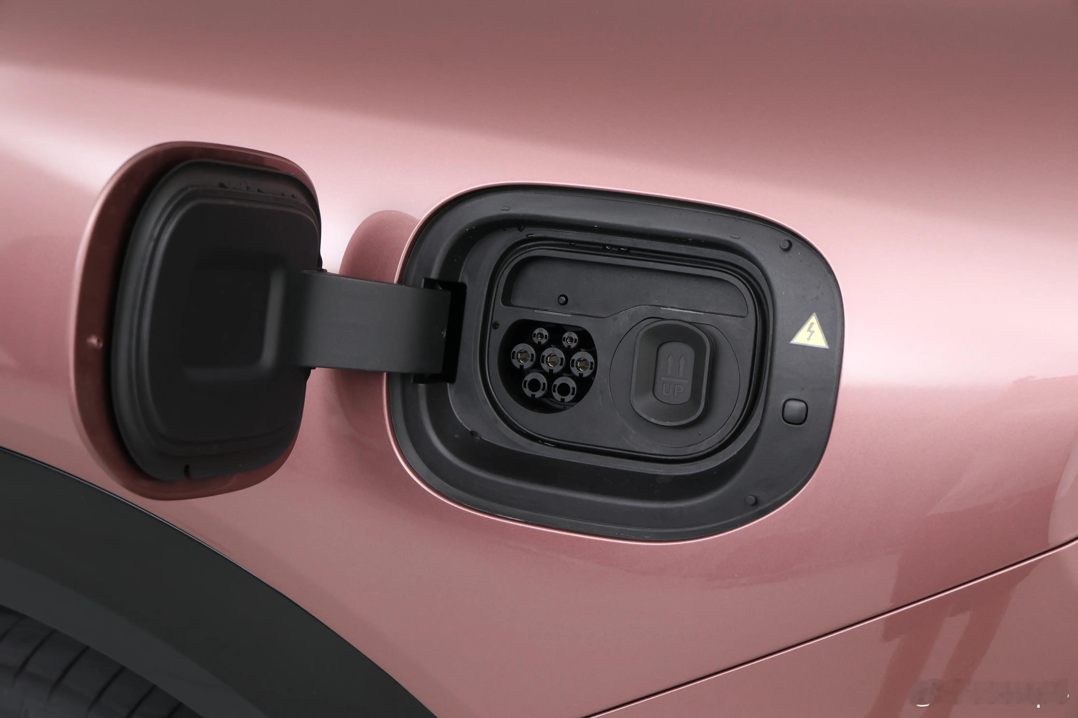 希望大家注意一下，YU7从发布到现在一直都是公开信息的，它并不支持11kW交流充