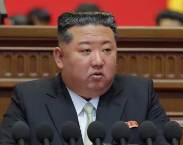 近期，朝鲜半岛局势因金正恩的强硬表态再度陷入紧张漩涡。据朝中社及《劳动新闻》报