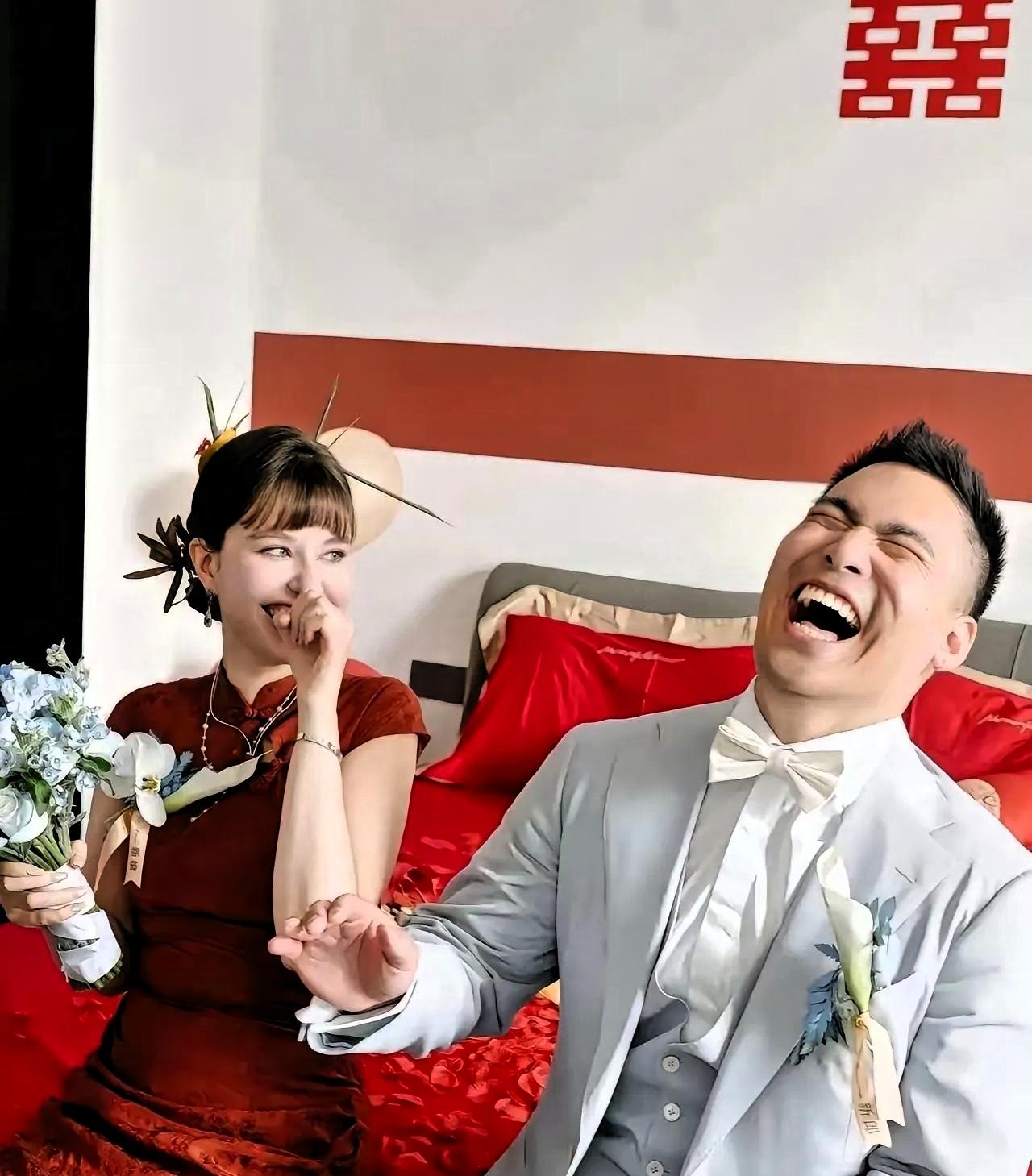 男子去年被公司派到波兰干活，在那儿认识了个波兰姑娘。处了半年，俩人好上了。