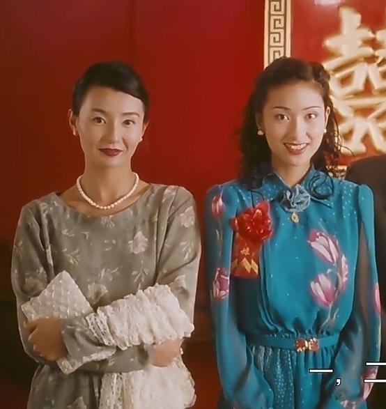 看完杨恭如和张曼玉年轻时候的同框合影，真的会突然觉得：单看颜值，杨恭如好像更胜一