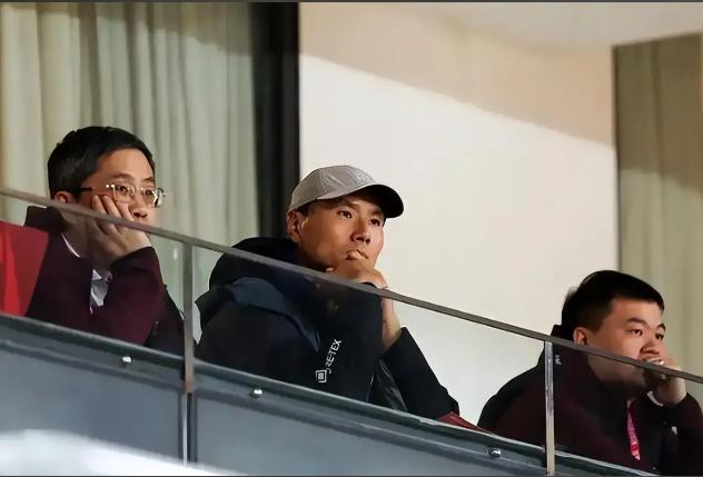 外卡直通世界杯？假的！邵佳一正在做一件事，让球迷看到真希望国足要出"中锋黑马"